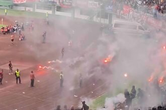 Buntut Kericuhan Lawan Persib, Persija 'Diusir' Jadi Musafir & Denda Ratusan Juta