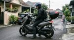 Cuma 1 Menit, Ini Alasan Motor Perlu Dipanaskan Sebelum Jalan (Foto: GeminiAI)