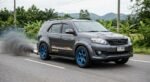 Benarkah Emisi Mobil Diesel Lebih Rendah dari Bensin? Ini Faktanya (Foto: GeminiAI)