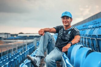 Ikuti Jejak Lando Norris, George Russell Resmi Miliki 'GRandstand' Khusus di F1 GP Inggris 2027