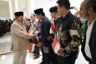 Momen Haru Mahasiswi Indonesia di India Jabat Tangan Presiden Prabowo, Menunggu Sejak Pukul 6 Pagi