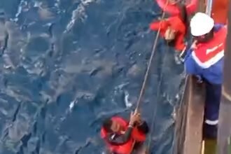 Detik-detik Kapal Tanker Pertamina Selamatkan 16 Korban KMP Virgo Transport 08 di Laut Jawa