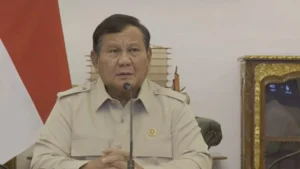 Presiden Prabowo Siapkan KRI Gajah Mada Jadi Kapal Induk Helikopter untuk Tangani Karhutla