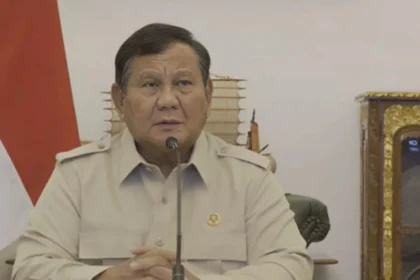 Presiden Prabowo Siapkan KRI Gajah Mada Jadi Kapal Induk Helikopter untuk Tangani Karhutla