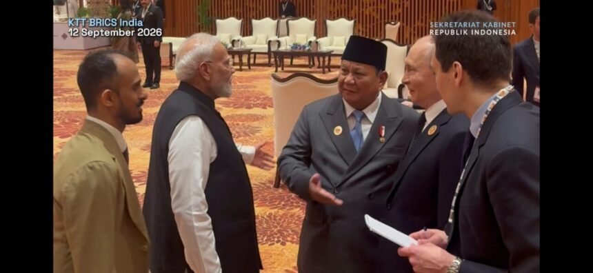 Presiden Prabowo Subianto berbincang hangat dengan sejumlah pemimpin dunia di sela-sela Konferensi Tingkat Tinggi (KTT) BRICS ke-18 di Bharat Mandapam, New Delhi, Republik India pada Sabtu, 12 September 2026. Foto: BPMI Setpres/Unggahan Akun Media Sosial @sekretariat.kabinet