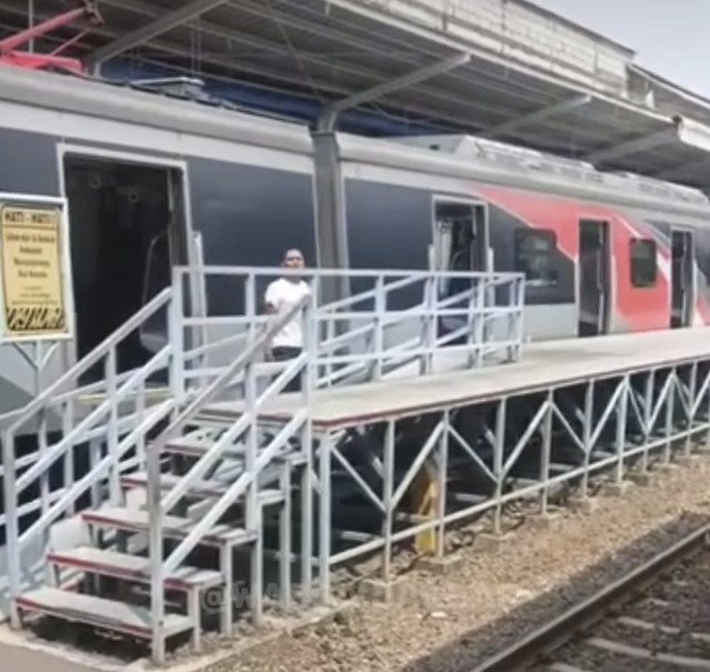 Duduk Perkara Penumpang KRL Cekcok dengan Petugas di Stasiun Angke