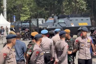 Persib Tiba di GBK Menumpangi 7 Rantis, Persija Disambut Yel-yel Gemuruh Jakmania