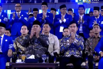 HUT ke-28 PAN, Prabowo dan Gibran Kompak Kenakan Batik Biru (Foto: Tangkapan Layar/YT/PAN TV)