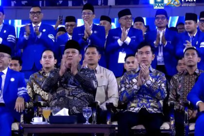 HUT ke-28 PAN, Prabowo dan Gibran Kompak Kenakan Batik Biru (Foto: Tangkapan Layar/YT/PAN TV)