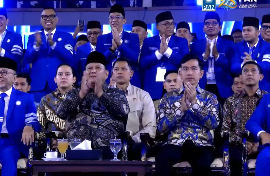HUT ke-28 PAN, Prabowo dan Gibran Kompak Kenakan Batik Biru (Foto: Tangkapan Layar/YT/PAN TV)