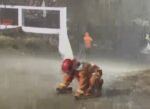 Momen Emosional Petugas BPBD Sujud Syukur saat Hujan Deras Padamkan Api TPA Galuga