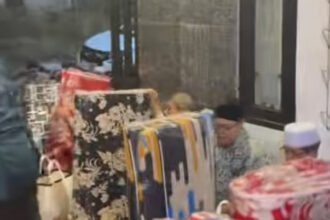 Momen Tamu Syukuran Khitanan Pulang Menenteng Kasur Busa, Kewalahan tapi Bahagia
