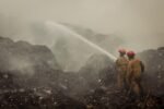 Hari Ketiga Kebakaran TPA Galuga Belum Padam, Angin Kencang dan Longsor Sampah Mengancam