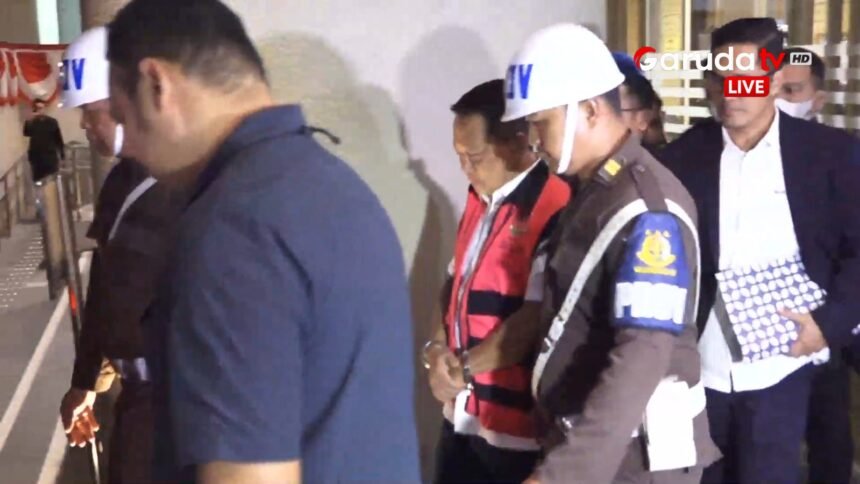 Diperiksa 10 Jam Soal TPPU Emas 74 Kg, Eks Jampidsus Febrie Adriansyah Tertunduk Bisu