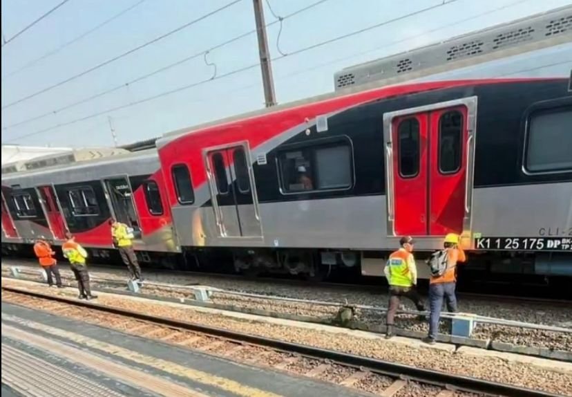 KRL Anjlok di Jakarta Kota, Perjalanan Commuter Line Bogor Cuma Sampai Jayakarta (Foto: IG/@jalur5)