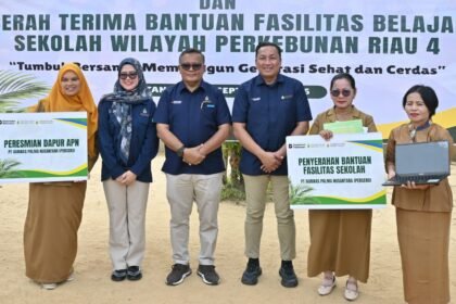 Perkuat Kesejahteraan Warga Rokan Hulu, Agrinas Palma Nusantara Salurkan Bantuan Laptop dan Sembako Murah