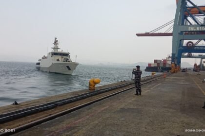 3 Kapal Perang TNI AL Diterjunkan Cari 5 Jurnalis Hilang Kontak di Gunung Anak Krakatau