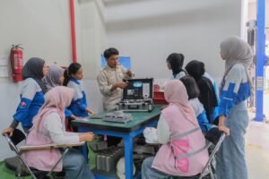 Srikandi PLN Ajak Generasi Muda Kenal Lebih Dekat Dunia Energi melalui Program Srikandi Goes to School & Campus