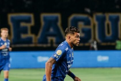 Persib Jadi Satu-satunya Tim yang Pakai Patch Emas di Super League 2026/2027 (Foto: IG/@persib)