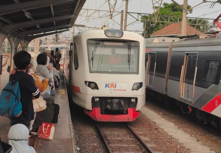 KRL Priok-JAKK Kini Pakai Kereta Bandara, Tarif Tetap Rp3.000 (Foto: Garuda TV/Rizki Raffi)