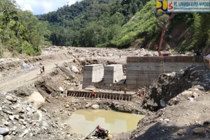 Digempur Banjir Tiga Kali, Jembatan Aih Bobo Kembali Terputus