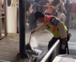 Dua HP Terbakar di KRL Stasiun Rawa Buntu, Penumpang Sempat Panik (Foto: Ist)