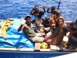 KRI dr. Wahidin Sudirohusodo-991 Selamatkan 11 WN Papua Nugini yang Terombang-Ambing di Lautan