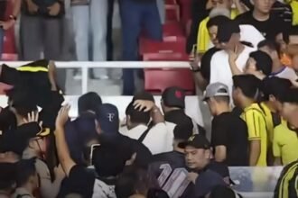 Suporter Malaysia Tertahan di GBK Usai Laga Kontra Indonesia