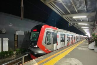 Kecoa Terbang Bikin Heboh Penumpang Gerbong Wanita KRL Tujuan Bogor