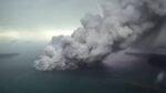 Abu Vulkanik Diduga dari Erupsi Anak Krakatau Guyur Cibinong Bogor