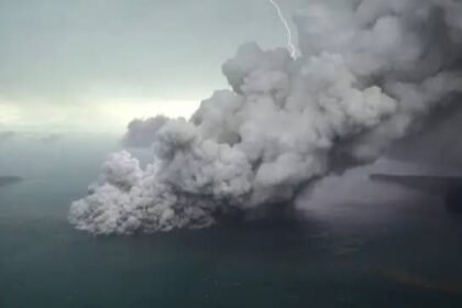 Abu Vulkanik Diduga dari Erupsi Anak Krakatau Guyur Cibinong Bogor