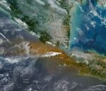 Dahsyatnya Erupsi Anak Krakatau Semburkan Abu Hingga 15.000 Meter Terekam Satelit NASA