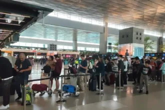 Abu Anak Krakatau Capai Jakarta, Ruang Udara Soekarno-Hatta Ditutup Sementara