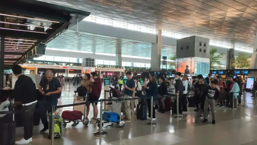 Abu Anak Krakatau Capai Jakarta, Ruang Udara Soekarno-Hatta Ditutup Sementara