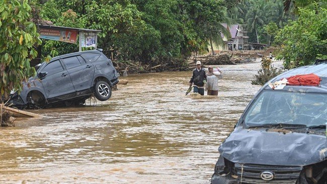 Air Setinggi Dada Terjang Tukka, Banjir Tapanuli Tengah Meluas ke 7 Kecamatan