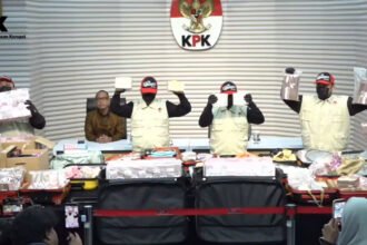 Penampakan Uang Tunai dan Valas Senilai Rp106,3 Miliar Barang Bukti OTT Suap HGB di BPN Bogor