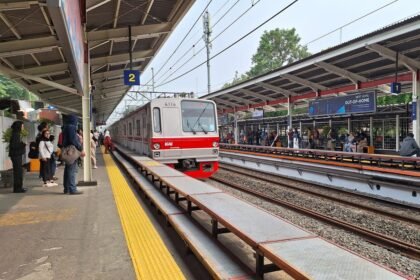 KRL Jakarta Kota-Bogor Berhenti 3 Menit di Stasiun UI Gara-Gara Masinis Mules