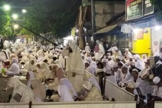 Puluhan Ribu Jemaah Padati Haul Sunan Giri, Dapur Umum Siapkan Konsumsi