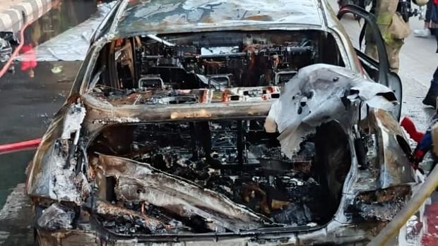 Tabrak Separator Busway di Slipi, Hyundai Ioniq 6 Ludes Terbakar akibat Korsleting