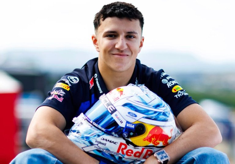 Pulih dari Cedera Pergelangan Tangan, Isack Hadjar Siap Balap Bersama Red Bull di GP Azerbaijan
