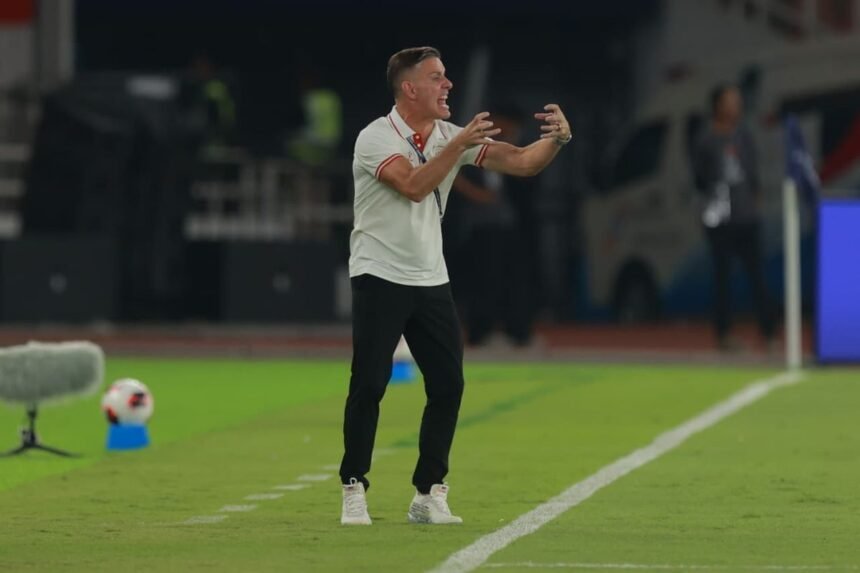 Pesan Menyengat John Herdman Jelang Derbi Melayu: Kontrol Emosi, Tunjukkan Siapa Penguasa GBK!