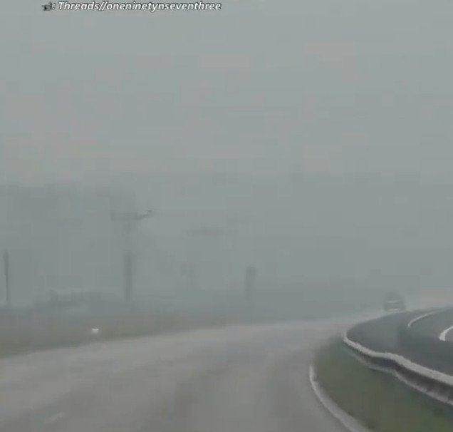 Parah! Kabut Asap Karhutla Kalimantan Tembus Malaysia, Sarawak Minta Status Darurat