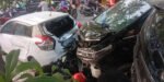Kabur Usai Tabrak Zenix, Alphard Seruduk 10 Motor dan 3 Mobil Hingga Hancur, Sopir Nyaris Dimassa