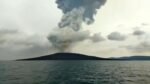 Status Masih Level III Siaga, Erupsi Anak Krakatau Menyusut Jadi Letusan Kecil Berdurasi Detik