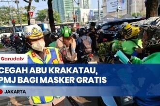 Respon Sebaran Abu Krakatau: Polda Metro Jaya Bagikan Masker Gratis & Layanan Kesehatan