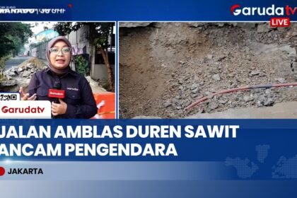 Gara-Gara Truk Pasir Terperosok, Jalan Raden Inten Duren Sawit Amblas Berlubang Besar!