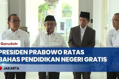 Presiden Prabowo Gelar Ratas di Istana, Bahas Rencana Sekolah dan Kuliah Negeri Gratis!