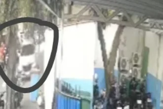 Pengemudi Muda Diamuk Warga Usai Ugal-ugalan dan Seruduk Barisan Pemotor di Meruya Utara