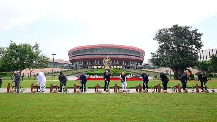 Momen Presiden Prabowo Tanam Pohon Banyan Bersama Putin dan Xi Jinping di KTT BRICS