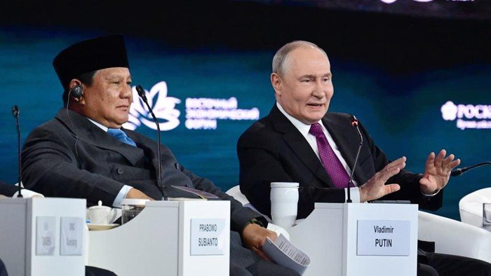 Momen Presiden Prabowo Duduk Sejajar dengan Putin di Eastern Economic Forum 2026